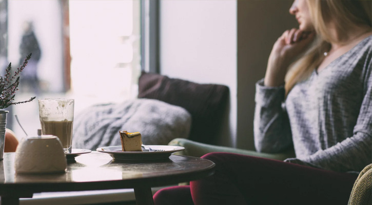 একাকীত্বের স্ট্যাটাস: নীরবতার আড়ালে লুকানো অনুভূতির গভীর গল্প