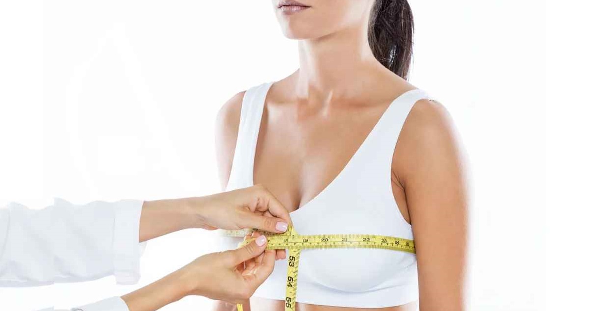 অতিরিক্ত বড় স্তন নিয়ে বিপাকে নারীরা, বাড়ছে স্বাস্থ্যঝুঁকি 